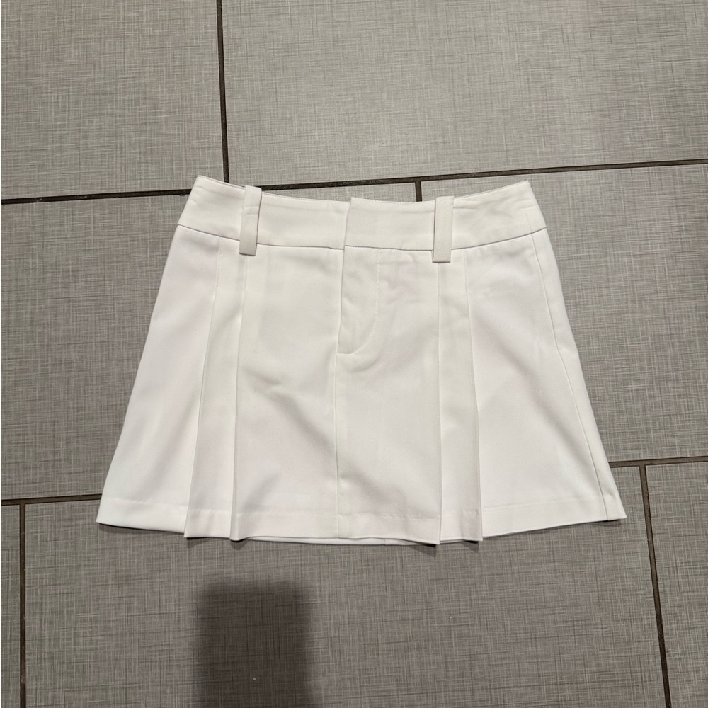 Aritzia White Pleated Mini Skirt